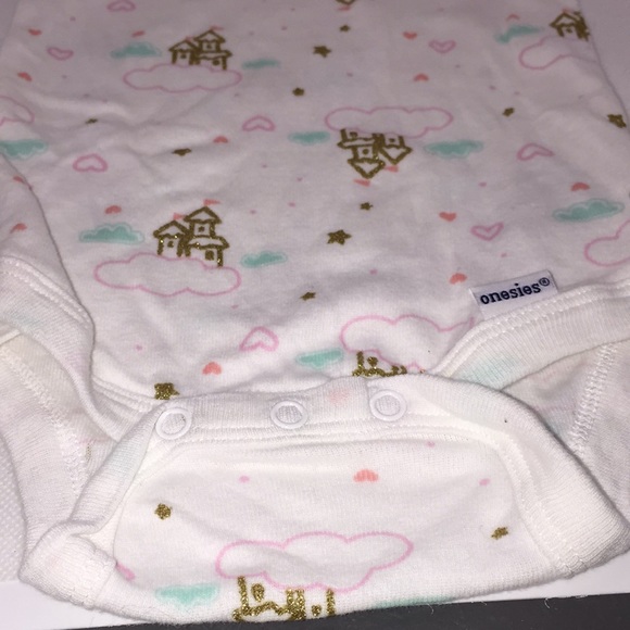 Gerber Onesies Infant Baby Girls Diaper Shirt Castles Clouds Hearts 6-9 Months - Picture 4 of 7